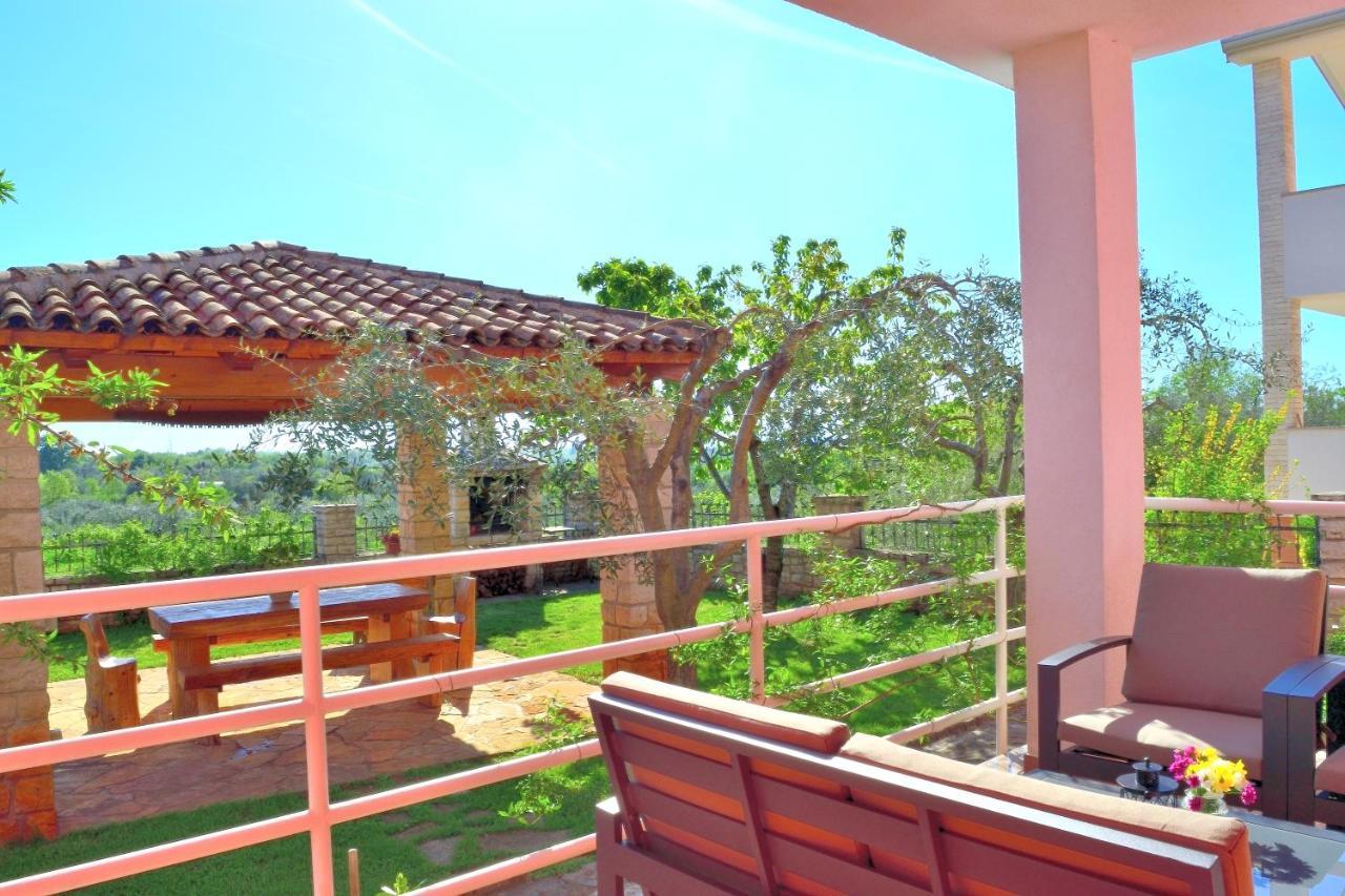 אומאג Apartment Domus Lauri מראה חיצוני תמונה