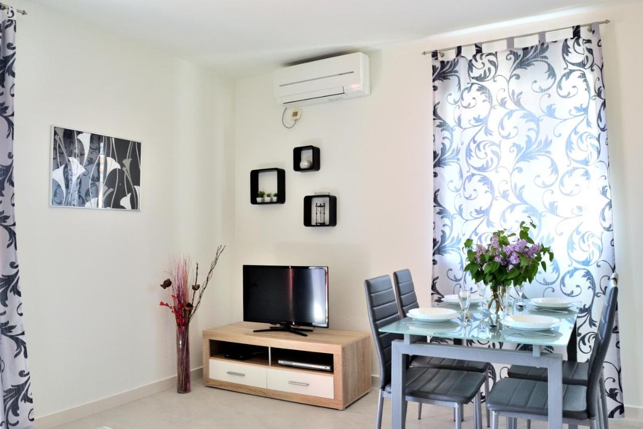 אומאג Apartment Domus Lauri מראה חיצוני תמונה